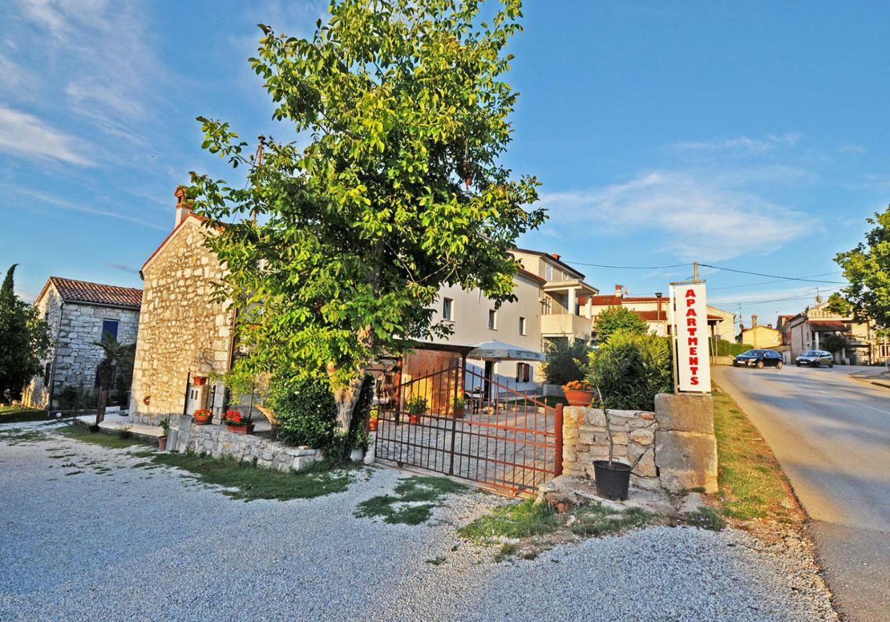 Apartment Dva Oriha Funtana Exterior foto