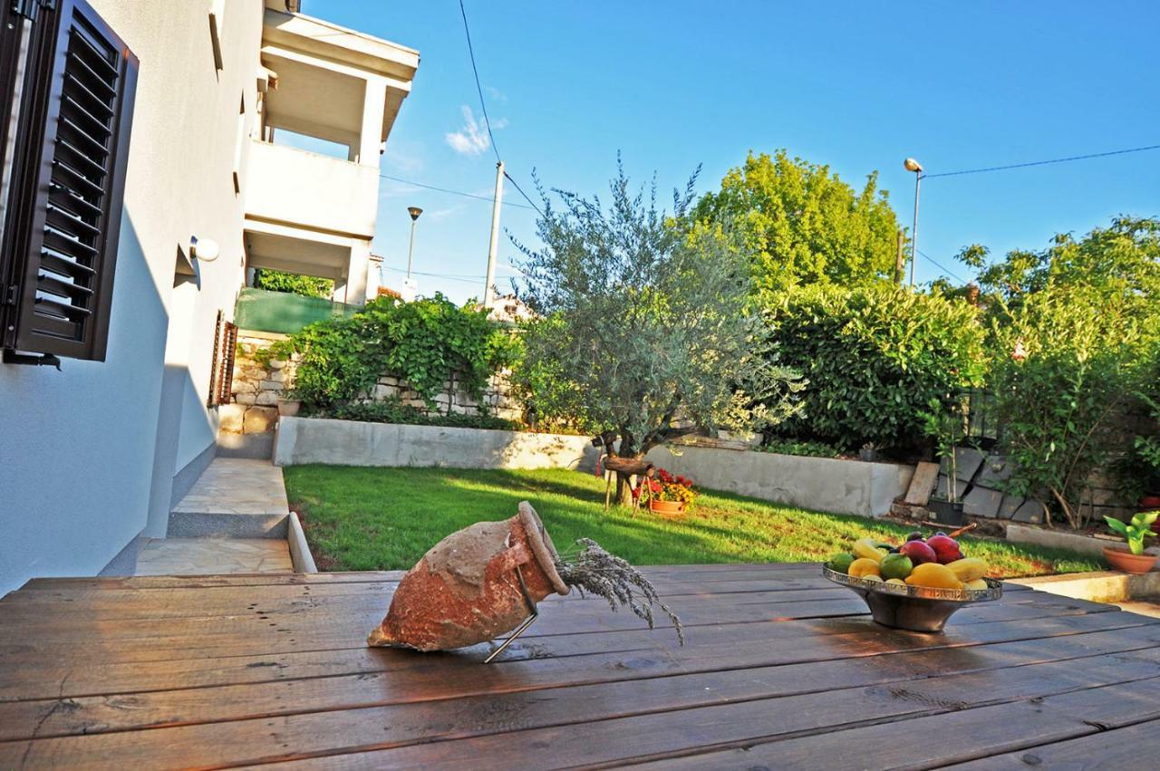 Apartment Dva Oriha Funtana Exterior foto
