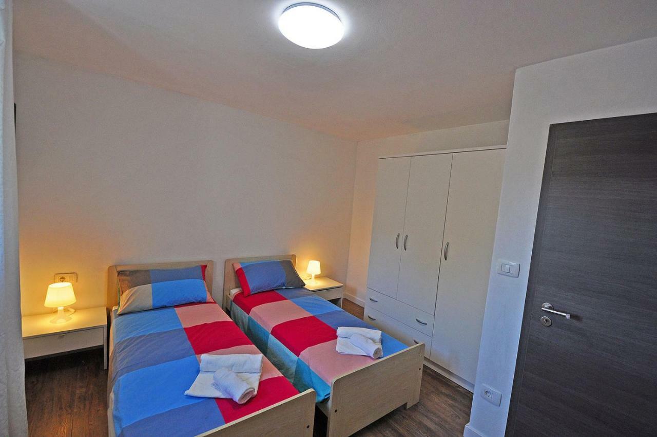 Apartment Dva Oriha Funtana Exterior foto